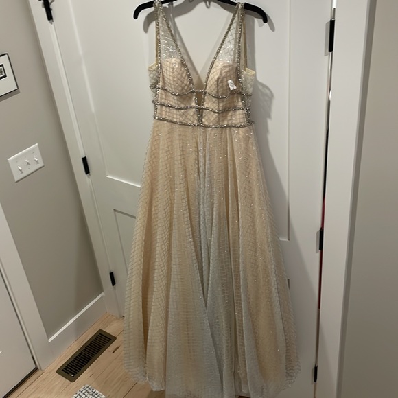 Brand New MacDuggal Prom Dress - Picture 4 of 9